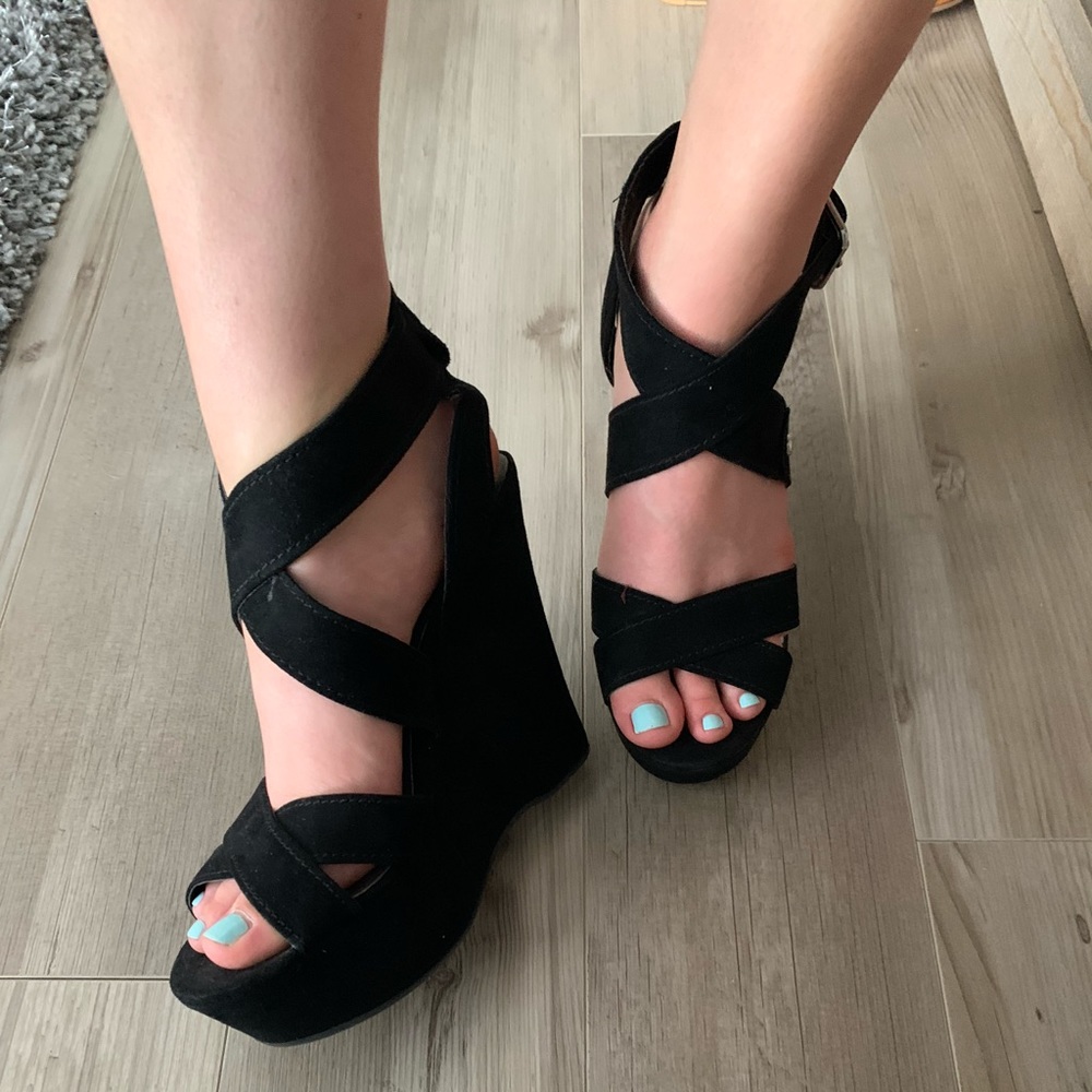 Black Wedges
